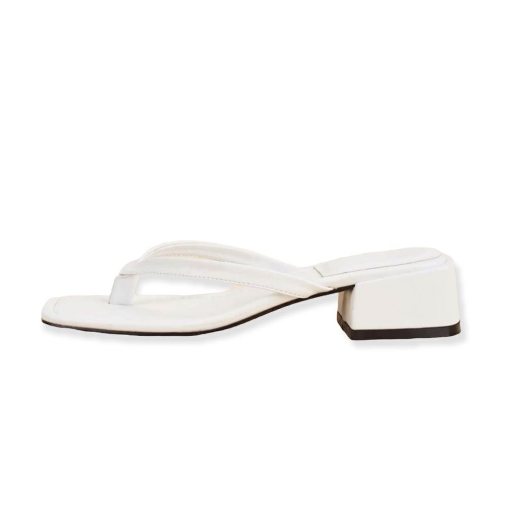 🔃White Chunky Heeled Thong Sandals